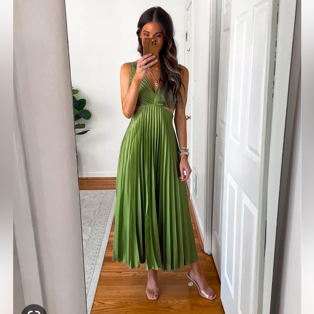 Abercrombie & Fitch Satin Pleated Cutout Maxi Dress green